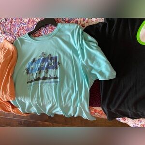 Selling a bundle of T-shirt’s